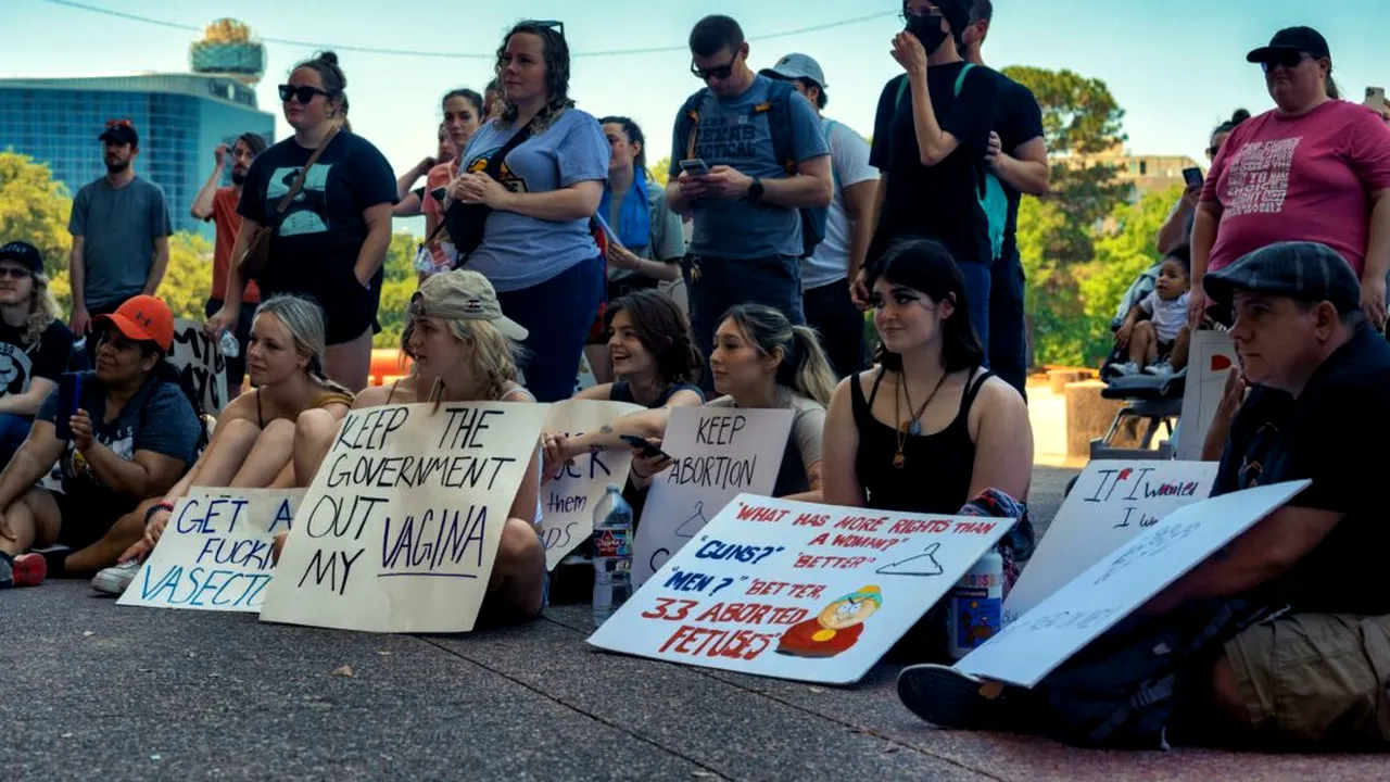 Moment decisiv la Bruxelles. Ursula von der Leyen, presată să decidă astăzi asupra finanțării avortului în Europa