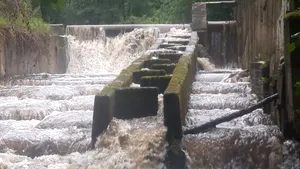 Furnizarea apei, sistată în trei localităţi dintr-un judeţ. Mii de persoane sunt afectate