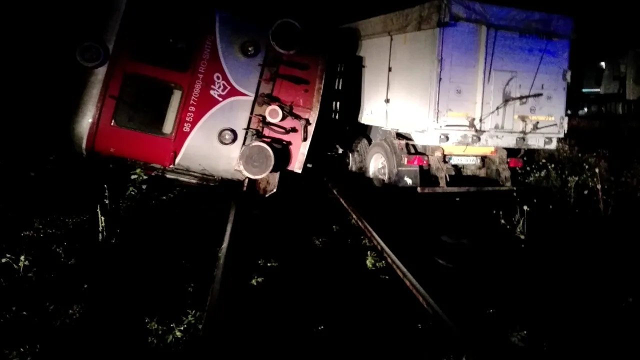 Traficul feroviar între staţiile Câineni şi Cornet, judeţul Vâlcea, a fost reluat