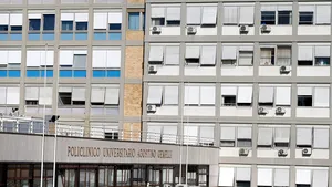 Papa Francisc se simte bine după intervenţia chirurgicală intestinală. Ce problemă, însă, l-ar supăra pe Suveranul Pontif