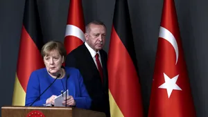 Turcia cere un nou acord cu UE. Erdogan, avertisment adresat lui Merkel: „Nu mai putem suporta povara migranţilor”