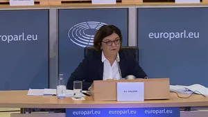 Politico.eu: Adina Vălean a avut dificultăţi în audierile pentru postul de comisar UE