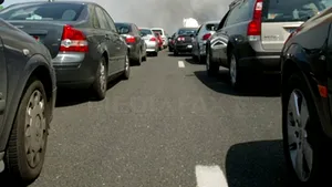 Trafic aglomerat pe Valea Prahovei. Între Sinaia şi Buşteni se circulă bară la bară