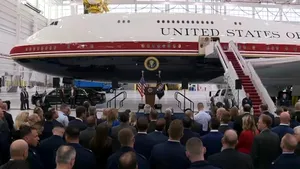 „Cel mai luxos avion din lume”. Trump a prezentat noul Air Force One, un Boeing 747, primit cadou de la Qatar