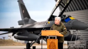 Tîlvăr: Spațiul aerian, apărat în curând cu 3 escadrile înzestrate cu F-16 dispuse pe 3 baze aeriene
