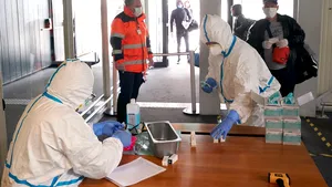 Când va ieşi România din criza COVID 19? Două proiecţii ne vorbesc despre finalul epidemiei