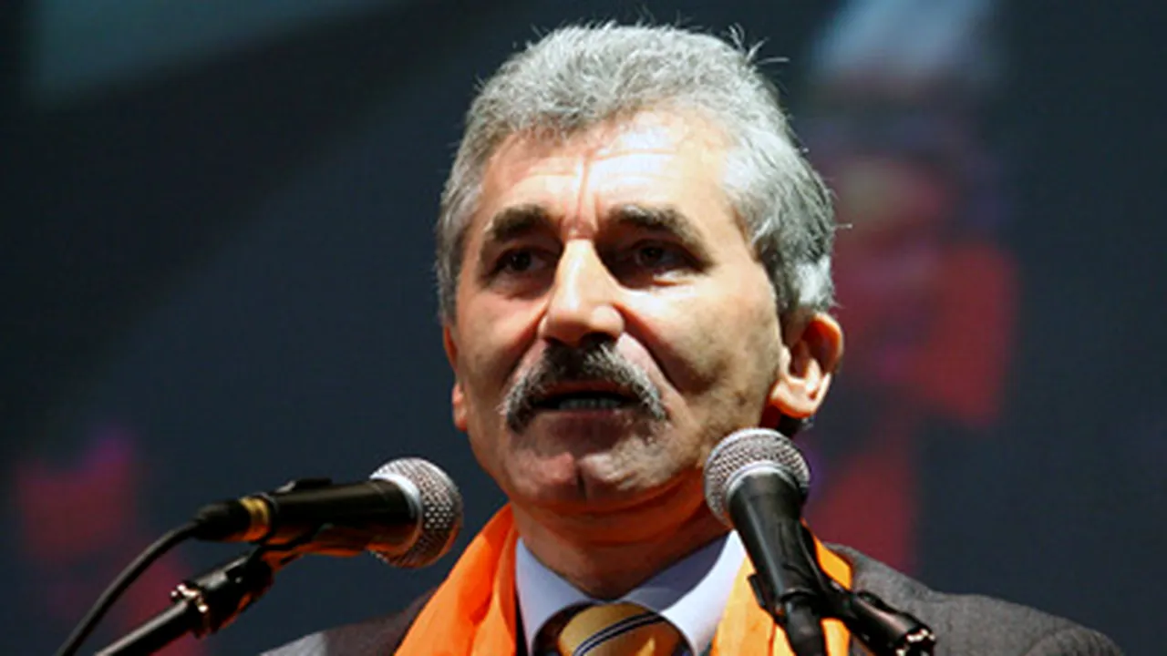Oltean: Desemnarea lui Vadim Tudor ca vicepreşedinte al Senatului a fost o greşeală