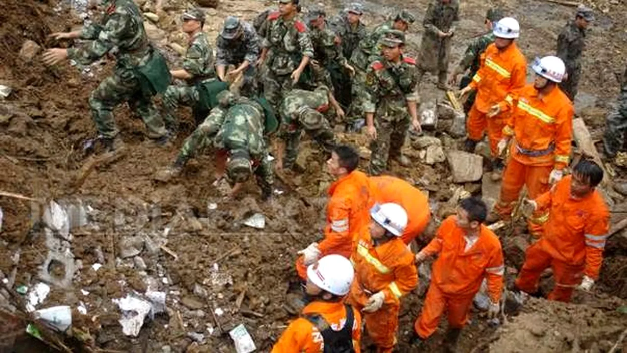 Alunecarea de teren produsă joi în sud-vestul Chinei s-a soldat cu moartea a 18 elevi