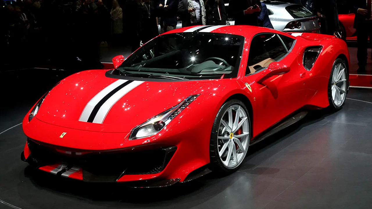 Un renumit fotbalist, ţinta glumelor după ce şi-a cumpărat un Ferrari 488 Pista 