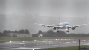 VIDEO Manevra salvatoare făcută de o femeie-pilot care a reuşit să aterizeze 