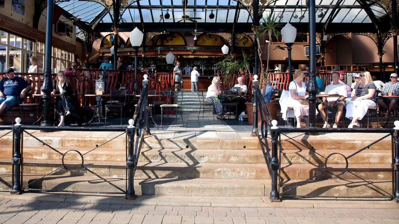 Cafenelele şi barurile din Franţa primesc o nouă lovitură. Ce restricţii plănuiesc autorităţile de la Paris