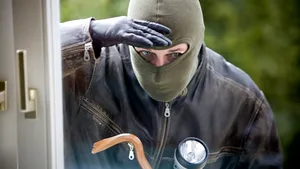 Constanţa: Un tânăr a furat bani de la serviciu în ziua angajării, apoi a simulat o tâlhărie