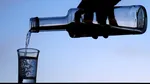 Psihologii trag un semnal de alarmă: alcoolul a devenit refugiul multor adolescenți nefericiți din România