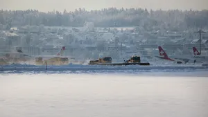 Poleiul și zăpada au închis mai multe aeroporturi din Europa. Traficul aerian este perturbat