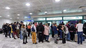 Franţa nu-i mai trimite pe turişti în carantină. Care este condiţia pentru a scăpa de izolare