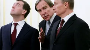 COMENTARIU: Unde se duc artiştii când fură? În Paradisuri Fiscale. Trei PORTRETE: Serghei Roldughin, Pedro Almodóvar, Jackie Chan