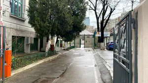 Poliția, chemată la Colegiul „Colegiul Național de Informatică Tudor Vianu” după un conflict între elevi: un adolescent ar fi fost agresat de mama și de prietena unui coleg