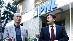 Majoritatea liderilor PNL au respins varianta guvernării cu PDL