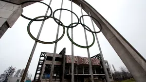 Pregătiri pentru vaccinarea în masă în România. Trei baze sportive dintr-un oraş vor fi transformate în centre de vaccinare