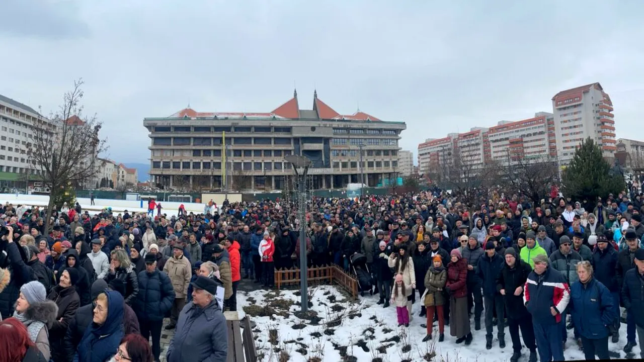 Peste 2.000 de persoane au protestat la Miercurea Ciuc față de majorarea taxelor și impozitelor