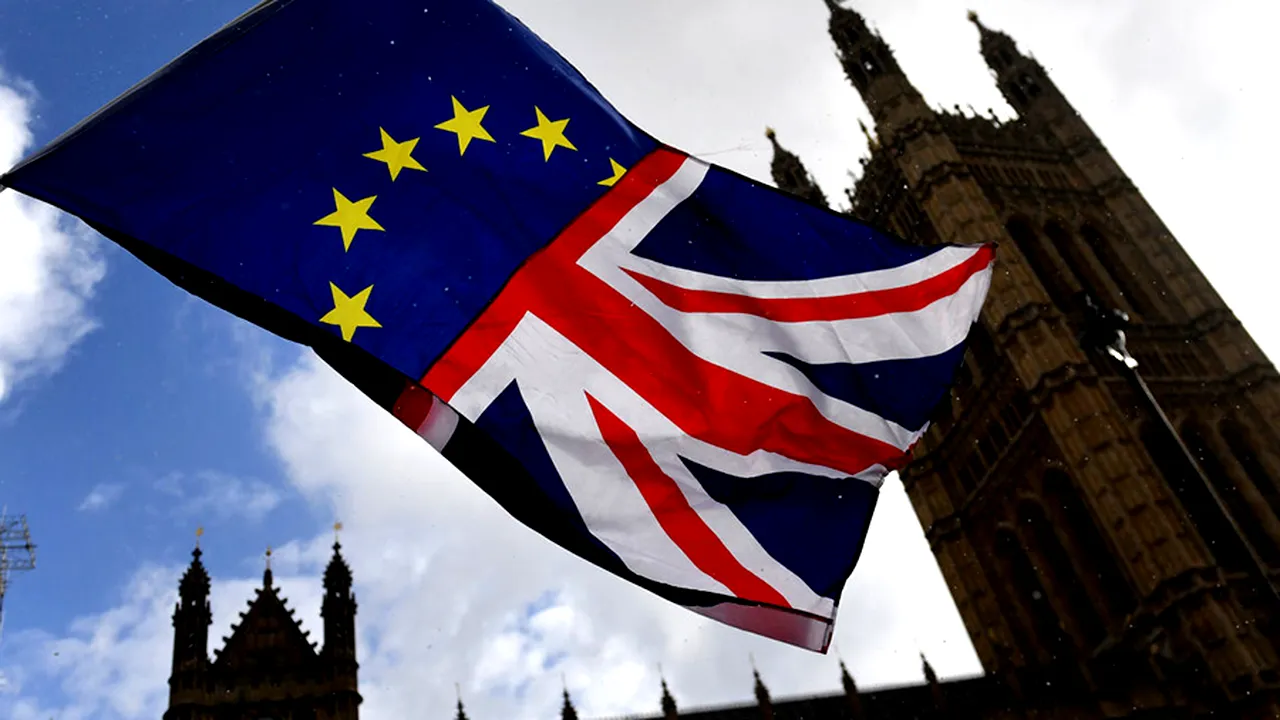 Majoritatea britanicilor susţine un Brexit „prin orice mijloace”