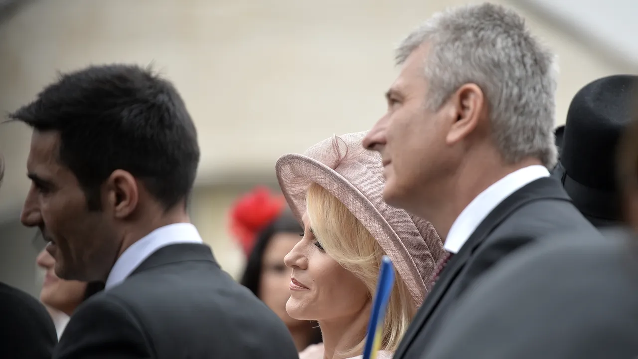 Gabriela Firea vrea să atribuie mai multe trasee de transport către societatea din oraşul în care primar este soţul ei