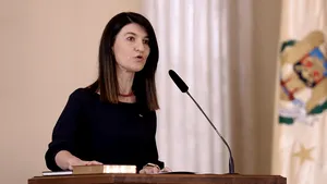 Moda provocărilor la dezbatere continuă. Cine, din PSD, i-a „aruncat mănuşa” ministrului Violeta Alexandru