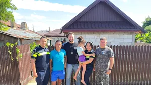 Fetița din Brăila a fost găsită de câinele familiei: se ascundea în ograda bunicii