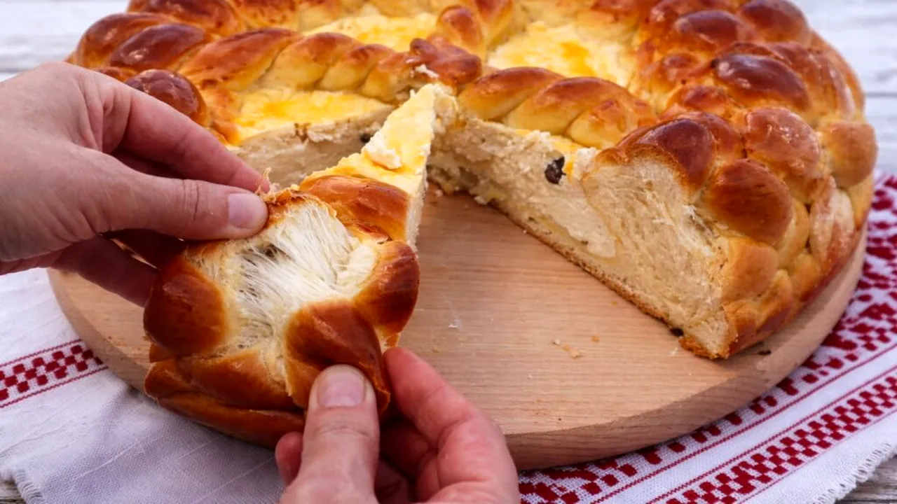 Rețeta de pască cu brânză și stafide pe care o făceau bunicile de Paște