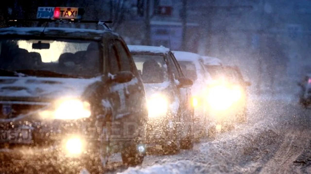 Timiş: Trafic rutier închis, localităţi fără electricitate şi curse aeriene anulate din cauza zăpezii