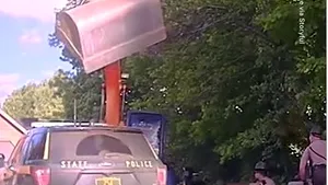 Cum a încercat un bărbat să-şi scape fiul de arest VIDEO