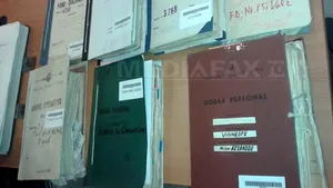 Dosarele lui Vişinescu şi Enoiu, prezentate preşedintelui Iohannis la depozitul de arhive al CNSAS - VIDEO