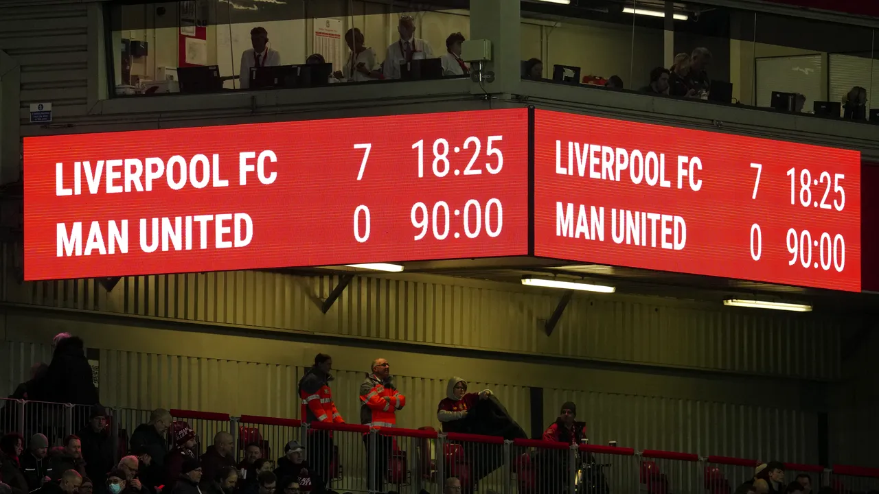 Manchester United, umilită pe Anfield în derby-ul Angliei. Liverpool a marcat de 7 ori