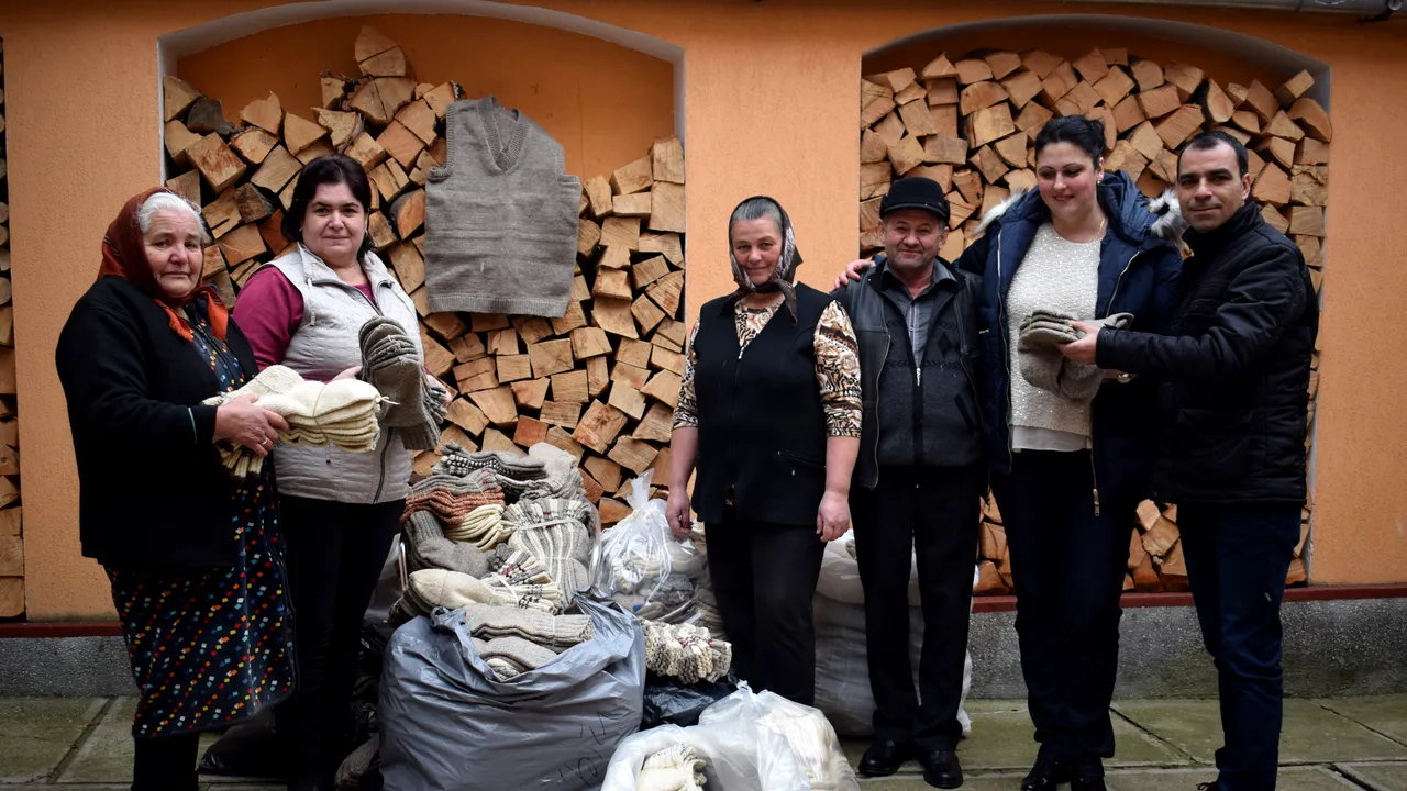 Ministrul Petre Daea a cumpărat sute de perechi de şosete de lână dintr-un sat din Sibiu - FOTO