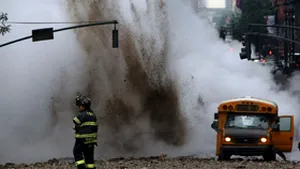 UPDATE: Panică la New York, după explozia unei conducte, soldate cu un mort şi 30 de răniţi (VIDEO)