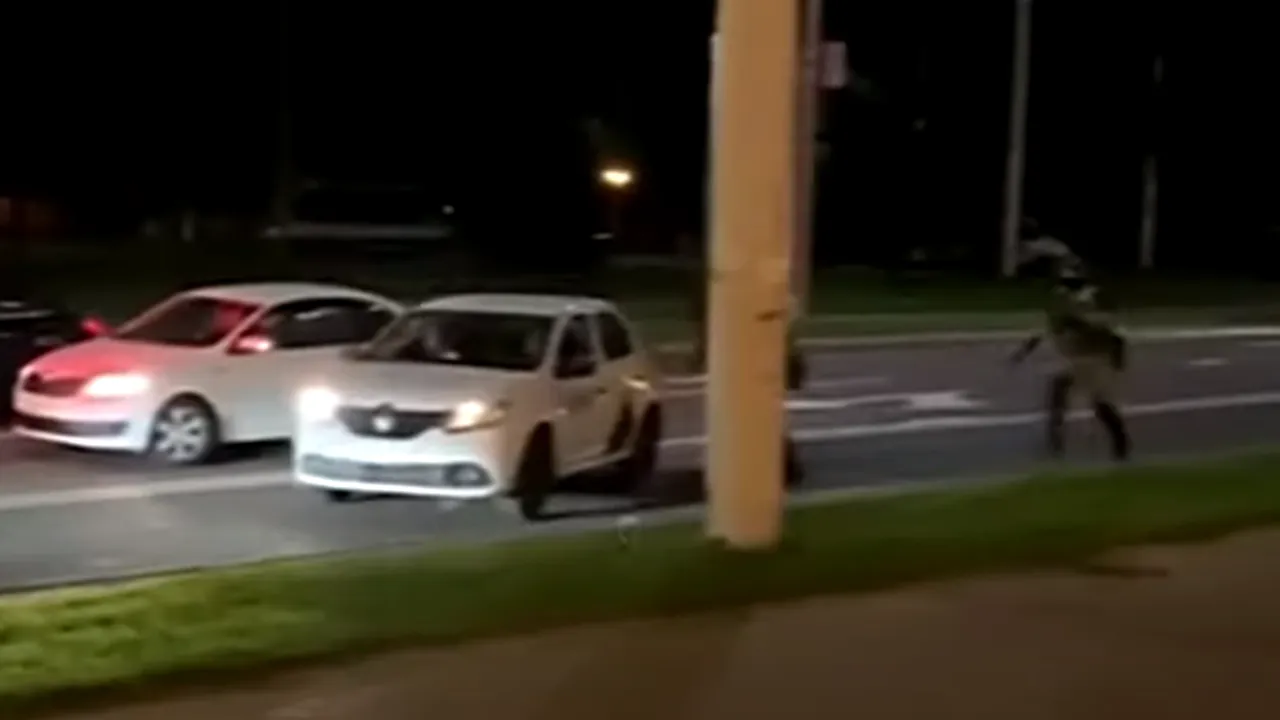 VIDEO Un şofer de taxi din Belarus a devenit erou după ce a ajutat un protestatar să scape de poliţie