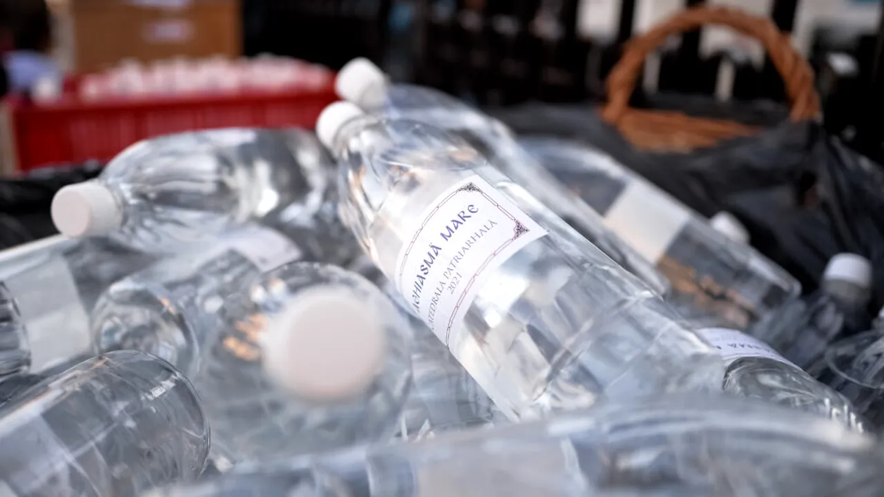 10.000 de litri de agheasmă vor fi distribuiți credincioșilor la Catedrala Patriarhală