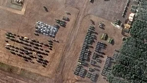 Tot mai multe vehicule militare ruse în Belarus. Imaginile din satelit confirmă prezenţa crescută a trupelor la graniţa cu Ucraina