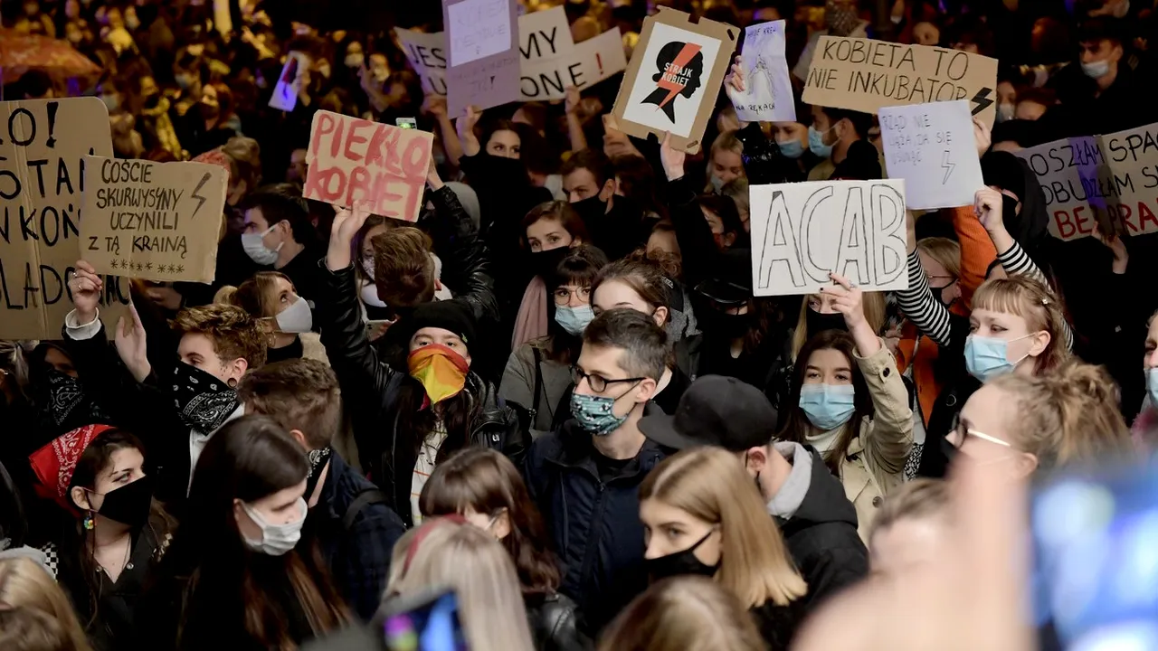 Rezoluţie: Parlamentul European îşi exprimă solidaritatea cu protestele din Polonia împotriva hotărârii care interice aproape total avortul
