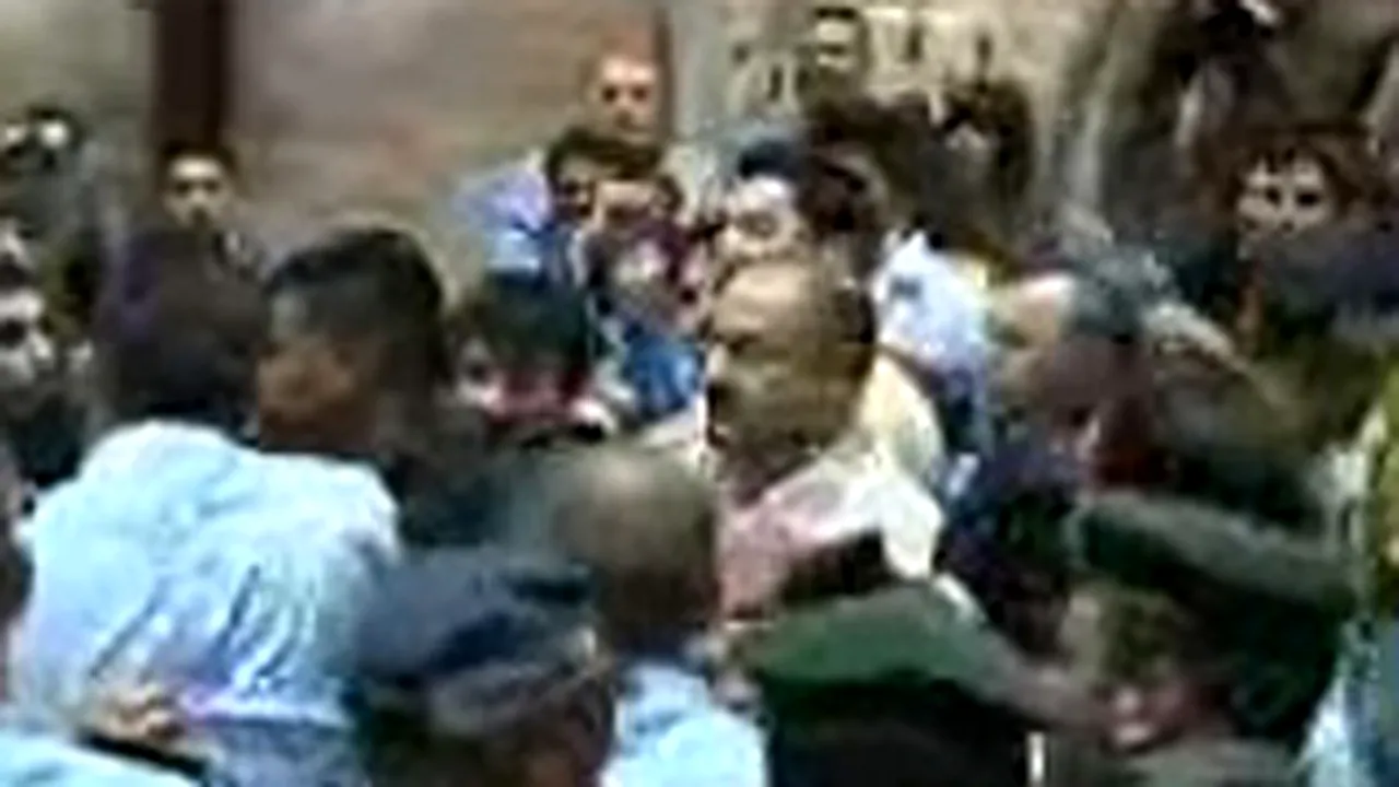 Încăierare la mormântul lui Isus între ortodocşii greci şi cei armeni (Video ProTv)