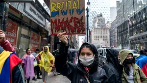 Sărăcia i-a scos în stradă pe columbieni. Jumătate din populaţie trăieşte cu 87 de dolari pe lună