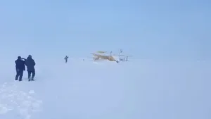 După zile de căutare echipajul avionului prăbuşit în regiunea izolată Kamchatka a fost găsit în viaţa. Oficial local: au săpat o groapă în zăpadă pentru a se adăposti 