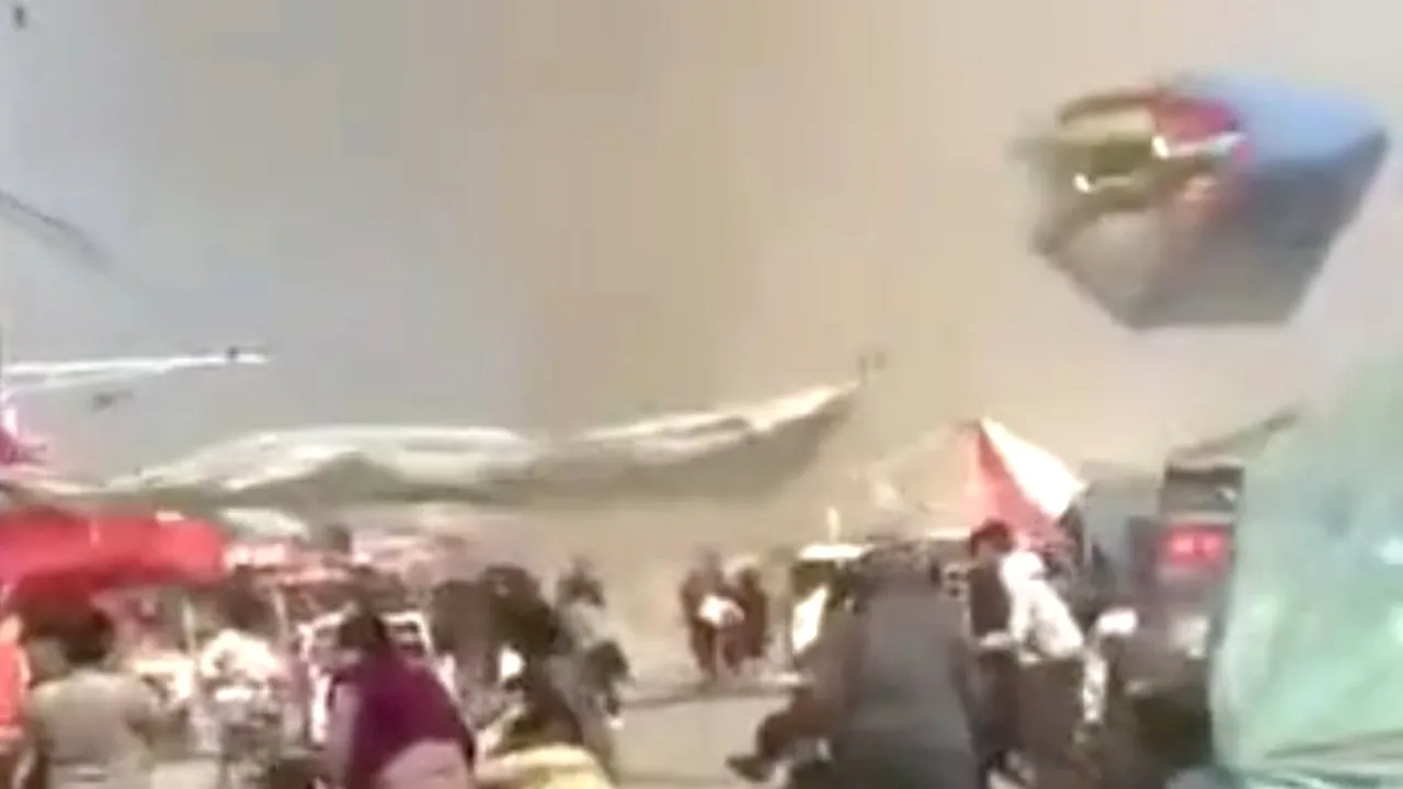 Vârtej de praf devastator, într-un parc de distracţii din China - VIDEO