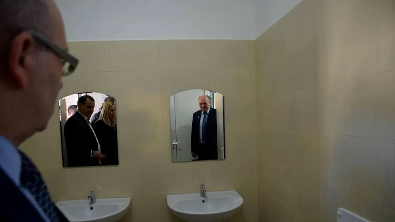 Oraşul în care toaletele dintr-o şcoală au fost inaugurate cu 