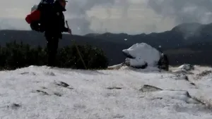 Turişti rătăciţi în Munţii Retezat. Condiţii meteo potrivnice în zonă