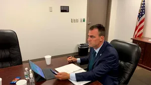 Guvernatorul statului Oklahoma a testat pozitiv pentru Covid-19

