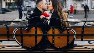 Experții dezvăluie secretul romantismului: Nu gesturile grandioase contează