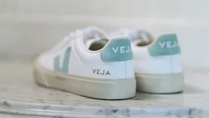 Revoluția sustenabilității în moda premium – fenomenul VEJA în România (P)