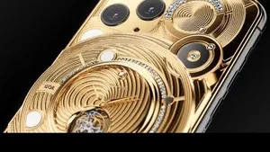 Telefonul care valorează cât o maşină de lux VIDEO