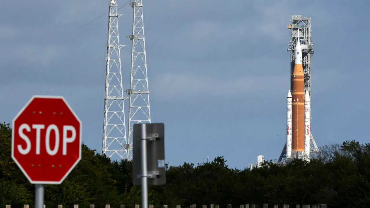 NASA amână lansarea misiunii spre Lună după scurgeri de hidrogen în timpul unui test